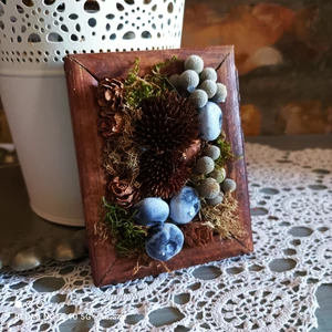 Természetes, bogyós növények régi képkeretben, II 