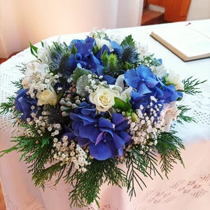 Élő virágos templomdísz