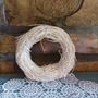 Kép 1/4 - Fehér, raffia ajtó vagy falikoszorú koszorú alap(kicsi) -Kacat Műhely