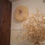 Kép 3/4 - Fehér, raffia ajtó vagy falikoszorú koszorú alap(kicsi) -Kacat Műhely