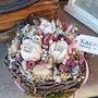 Kép 3/3 - Porcelán tulipános asztaldísz, porcelán tányéron - Kacat Műhely 